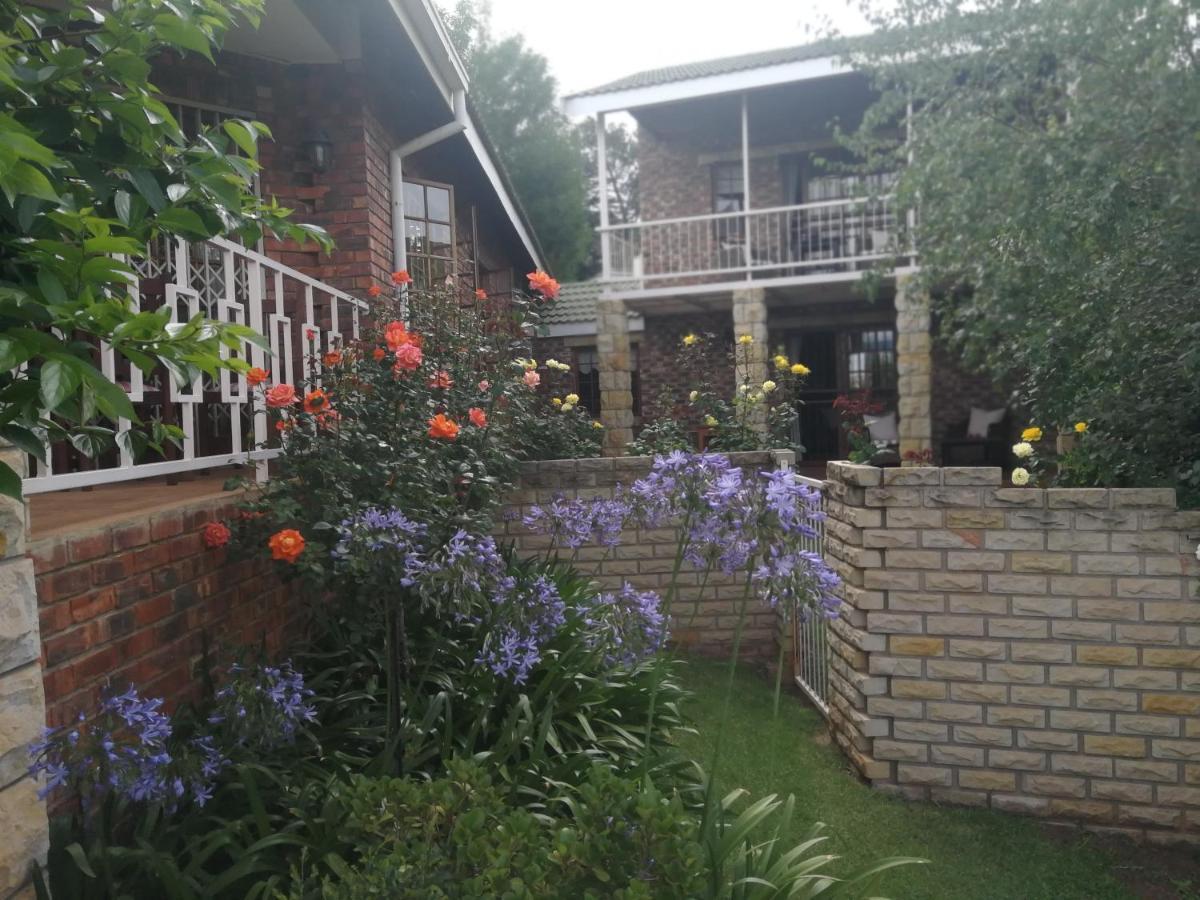 Clarens Cottages Extérieur photo