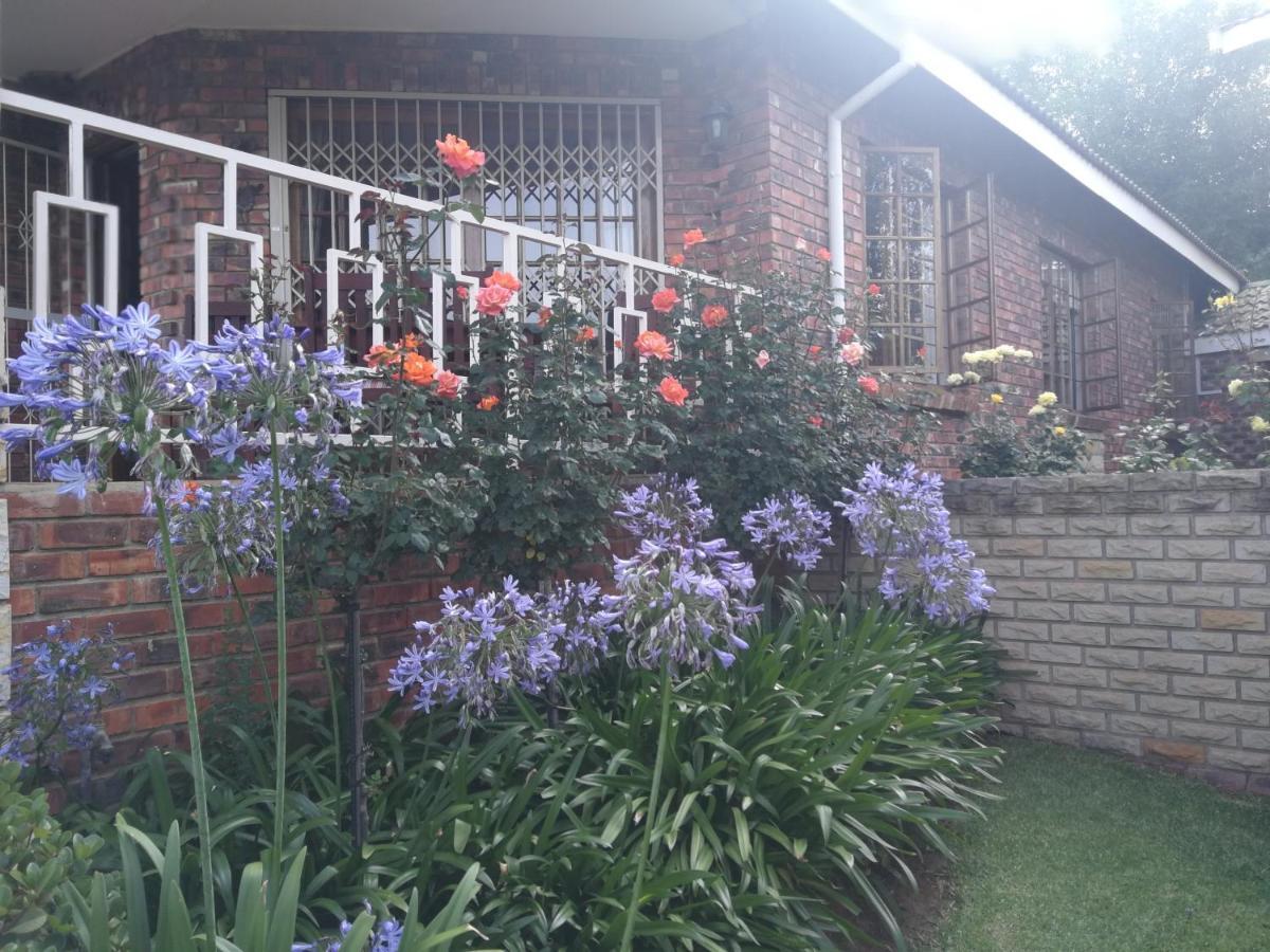 Clarens Cottages Extérieur photo