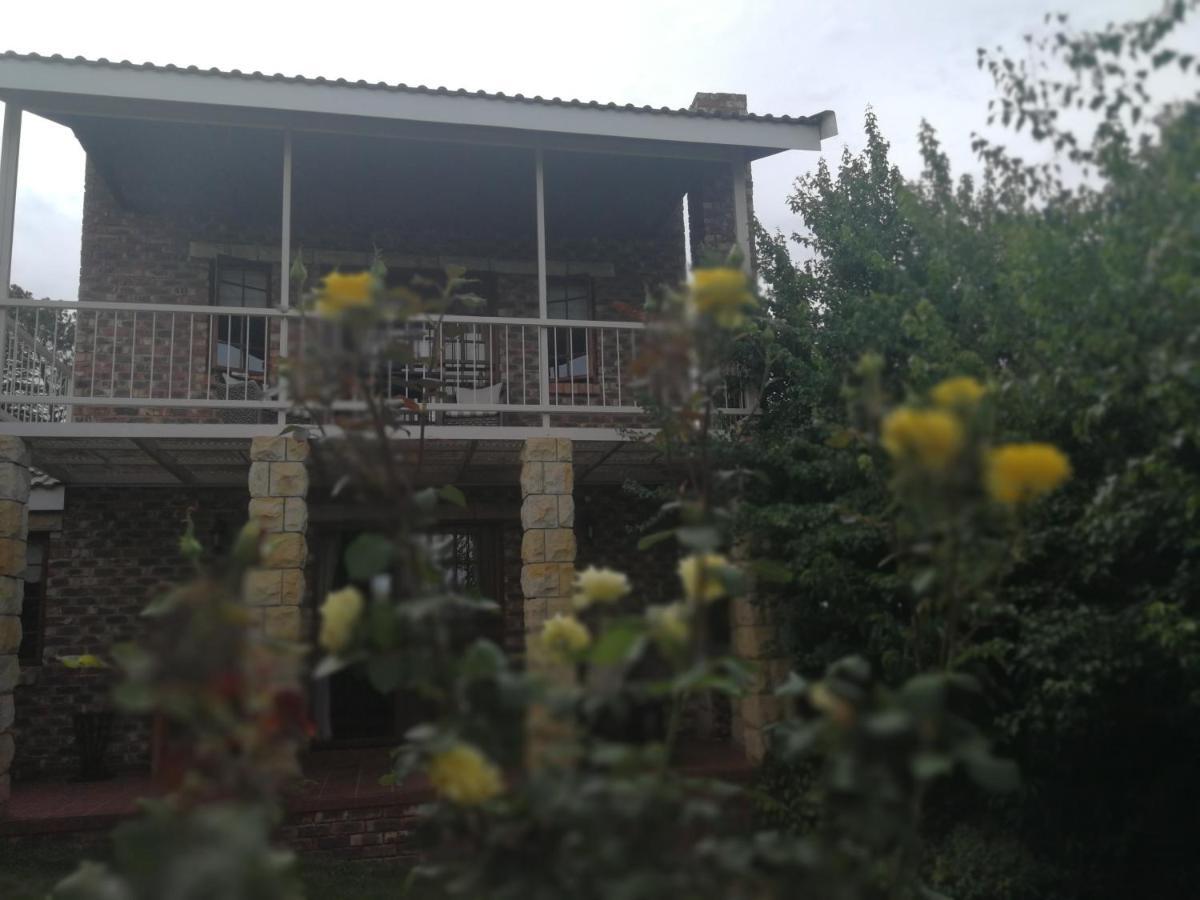 Clarens Cottages Extérieur photo