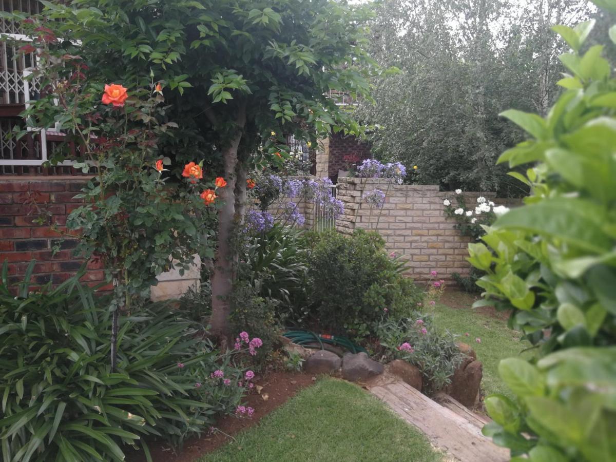 Clarens Cottages Extérieur photo