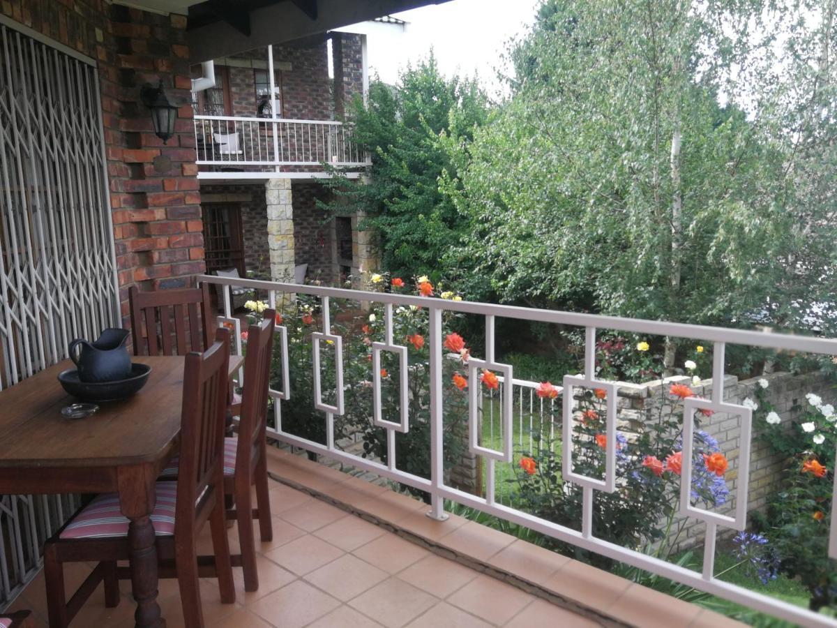 Clarens Cottages Extérieur photo