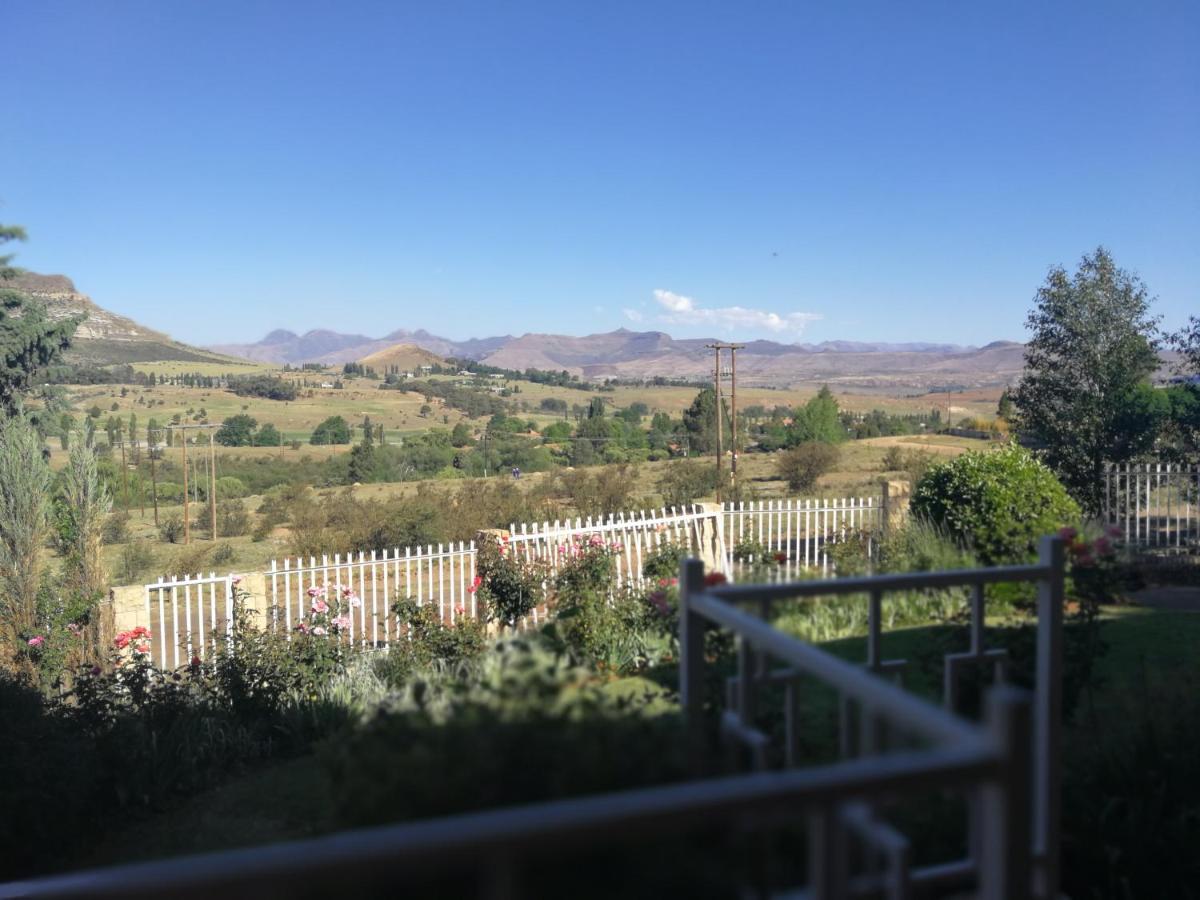 Clarens Cottages Extérieur photo