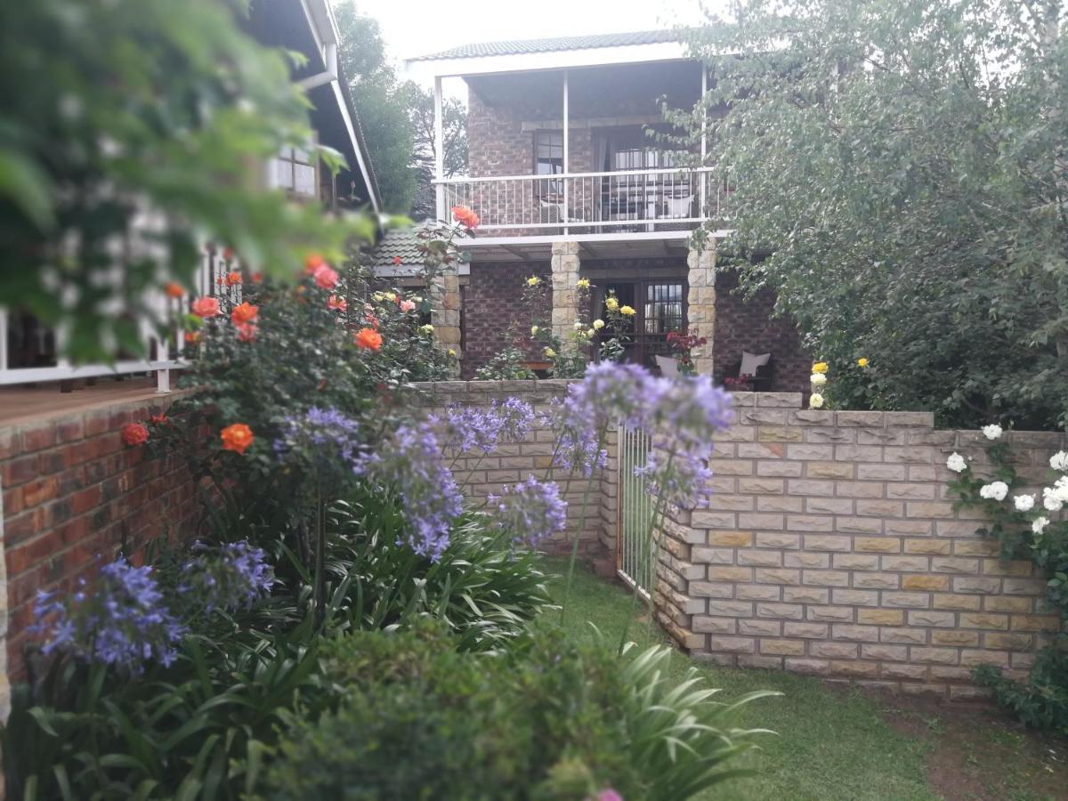 Clarens Cottages Extérieur photo